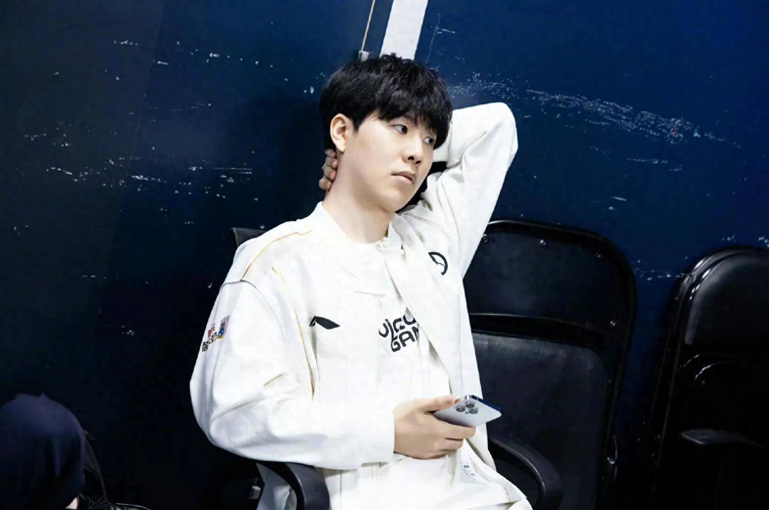 外界期待 外界期待